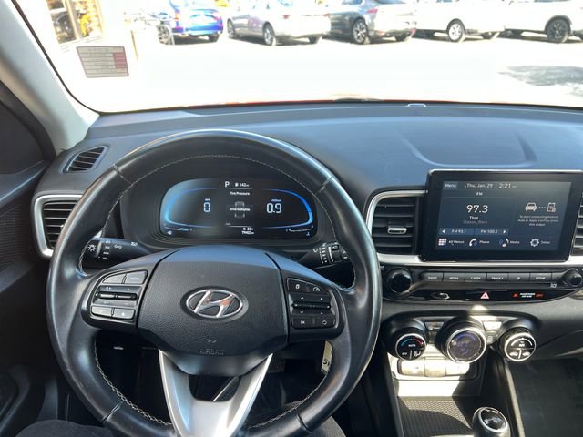 Used 2023 Hyundai Venue SEL image 19