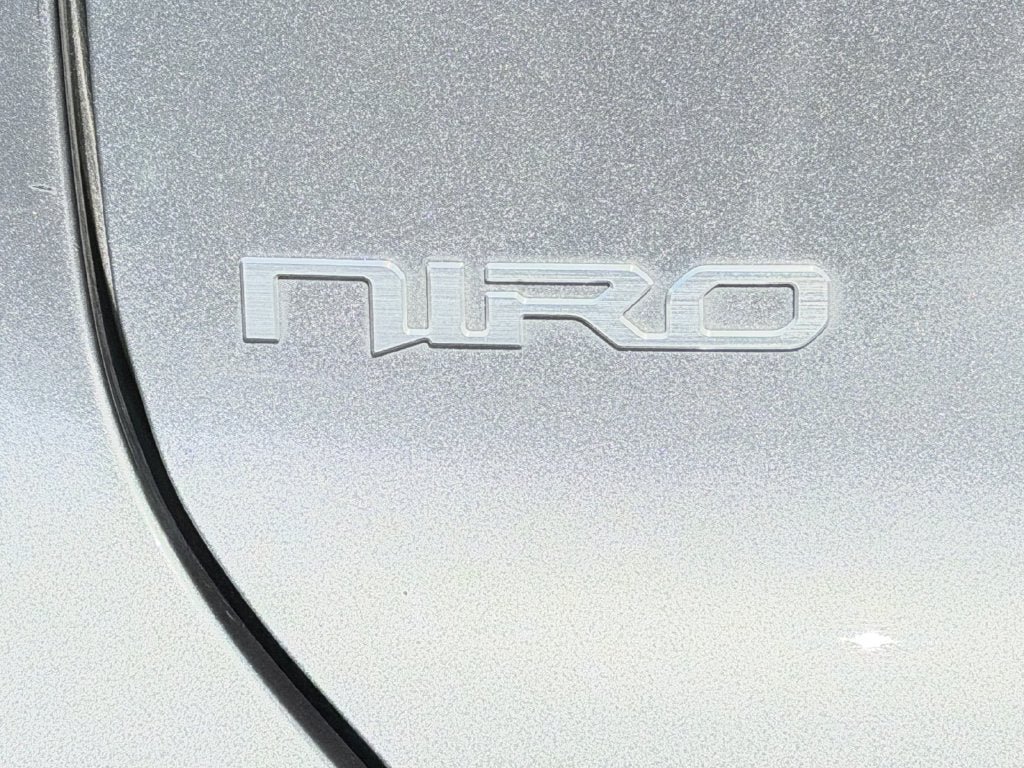Used 2025 Kia Niro LX FWD image 35