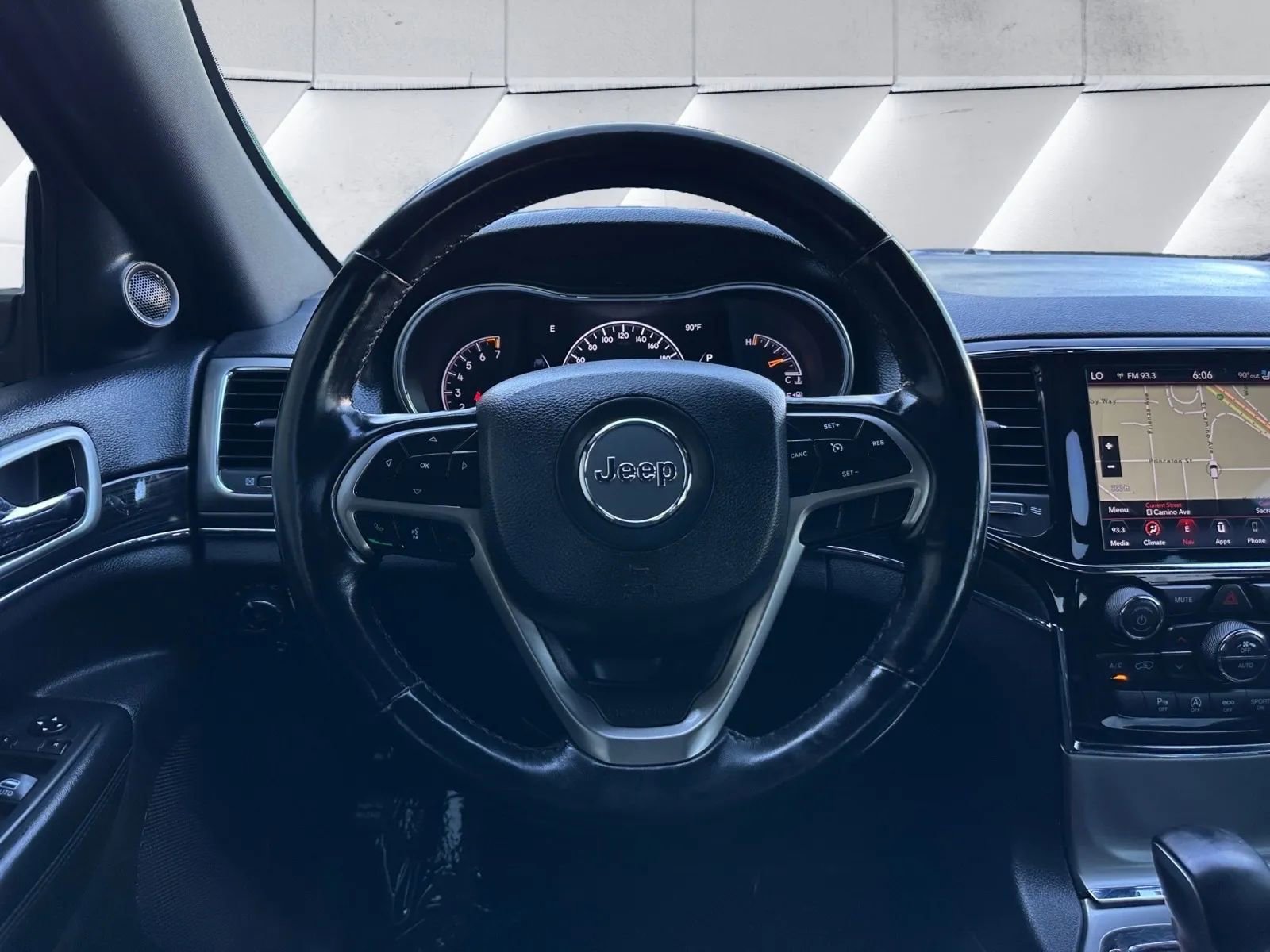 Used 2020 Jeep Grand Cherokee Limited w/ Luxury Group II image 20