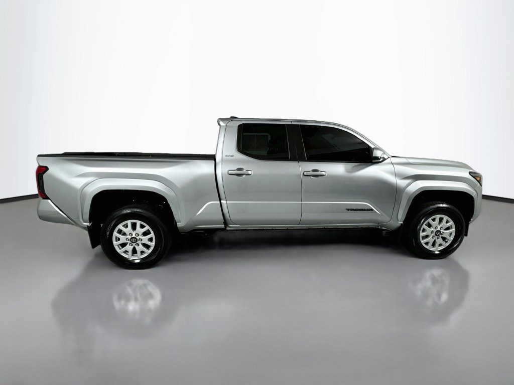 Used 2024 Toyota Tacoma SR5 AWD/4WD image 9