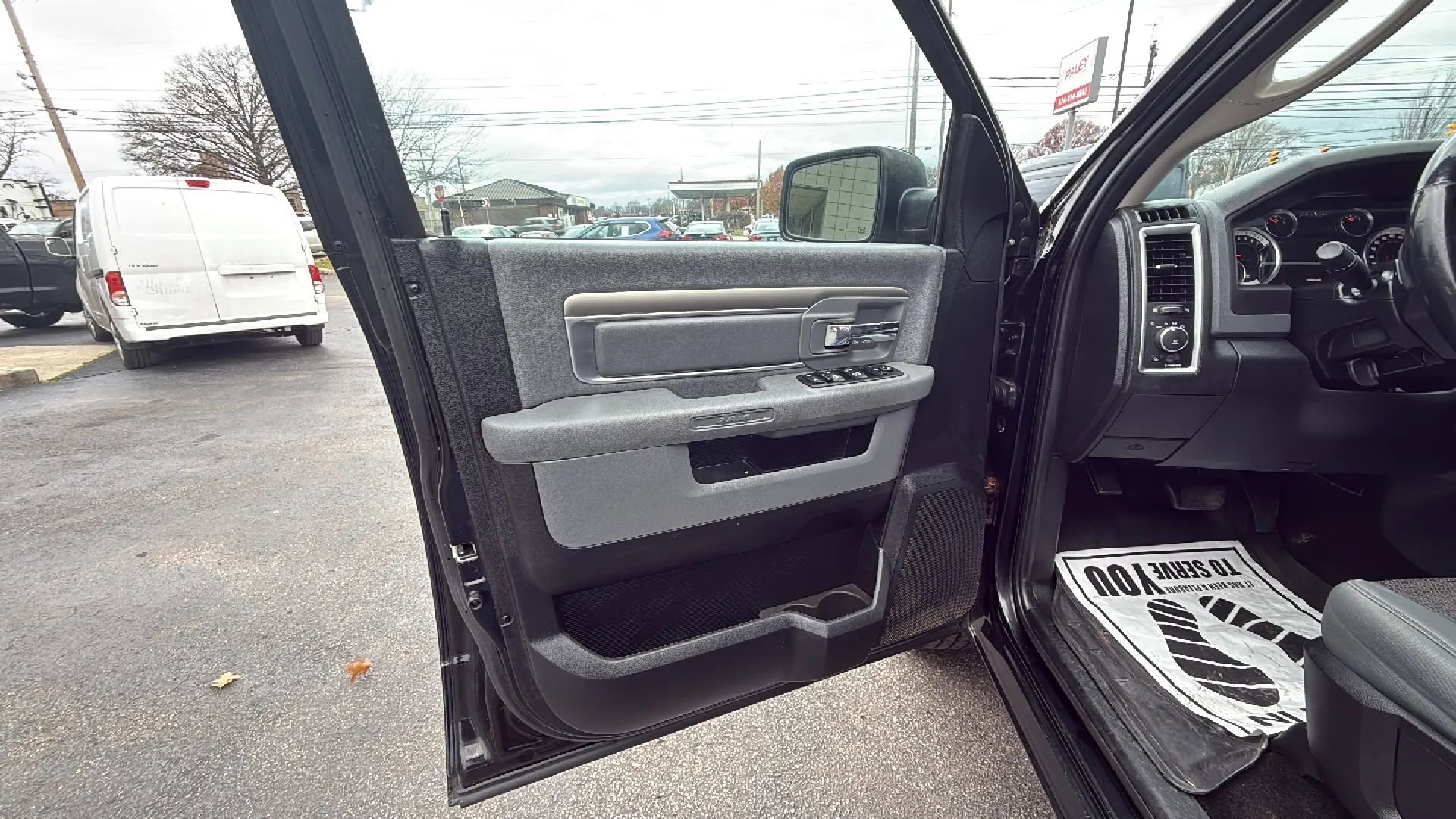 Used 2014 RAM 1500 Big Horn image 9