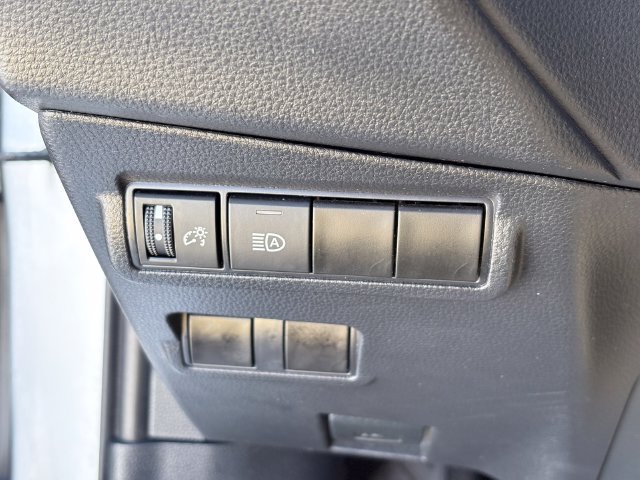Used 2025 Toyota Corolla Cross LE FWD image 24