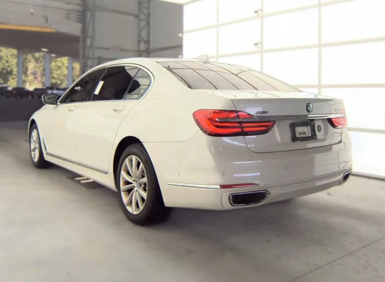 Used 2017 BMW 740i xDrive AWD/4WD image 2