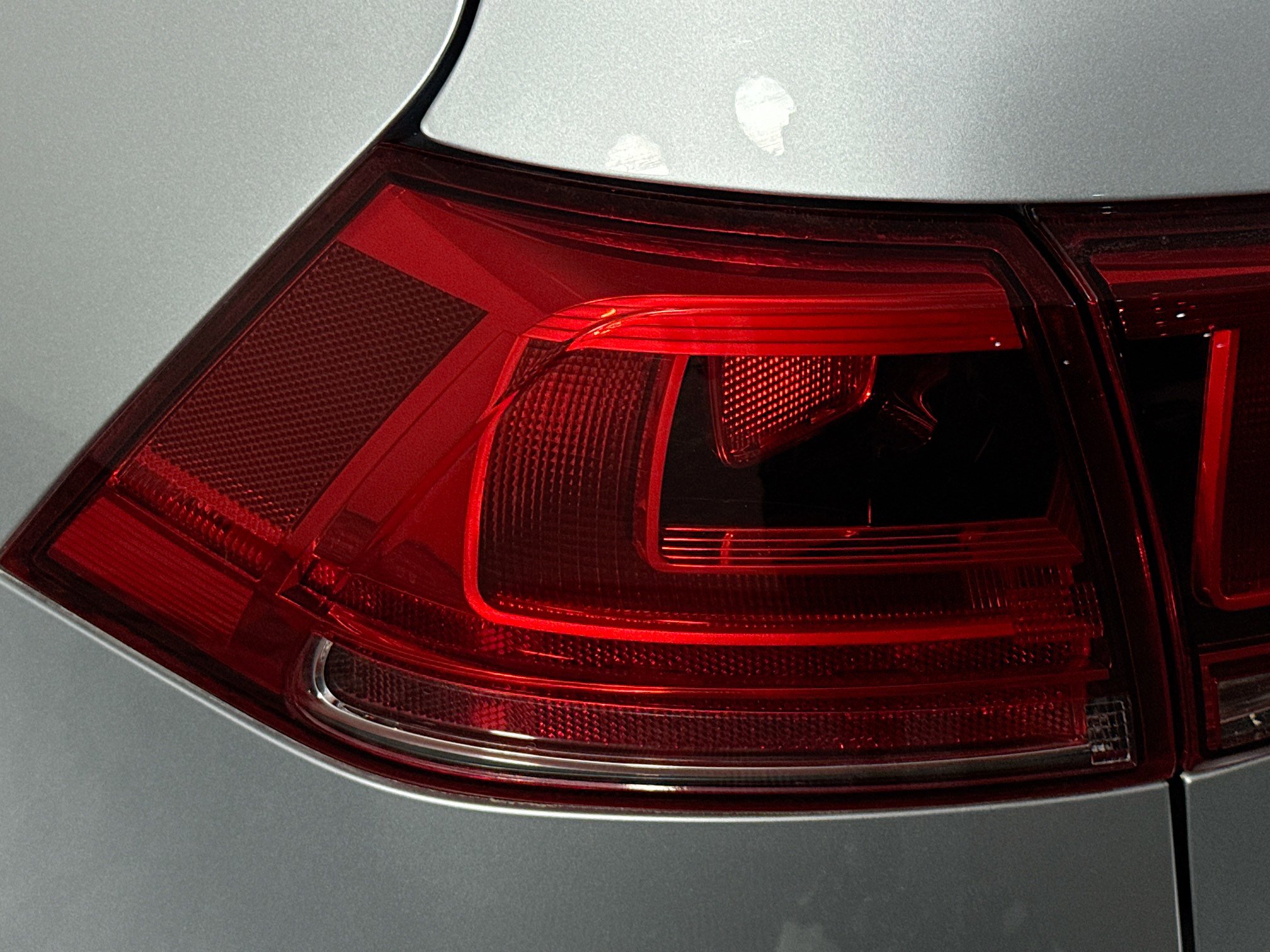 Used 2016 Volkswagen e-Golf SE w/ DC Fast Charging Package image 38