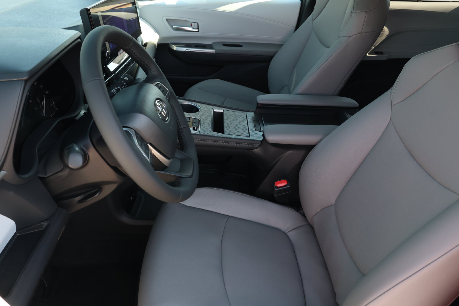 New 2026 Toyota Sienna XLE FWD image 15