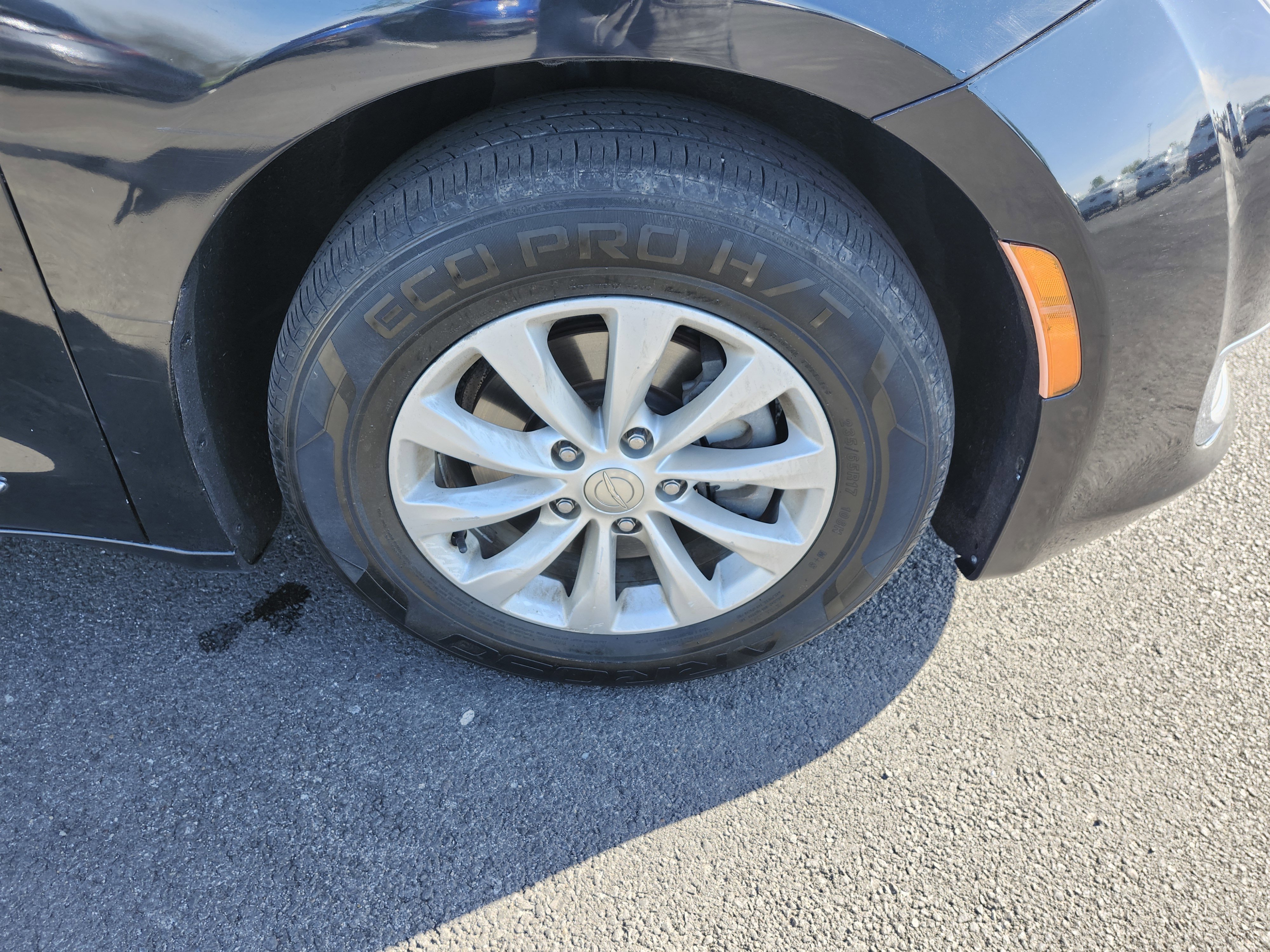 Used 2017 Chrysler Pacifica Touring-L image 9