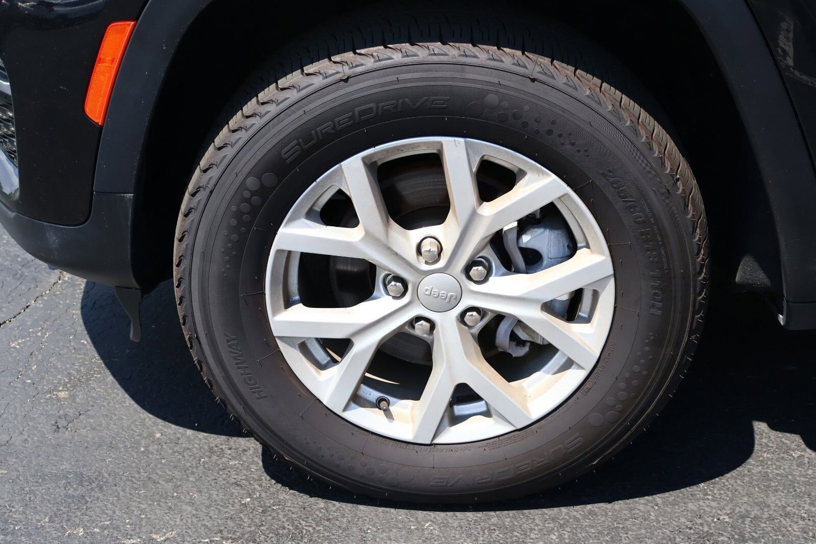 Used 2023 Jeep Grand Cherokee Limited image 37