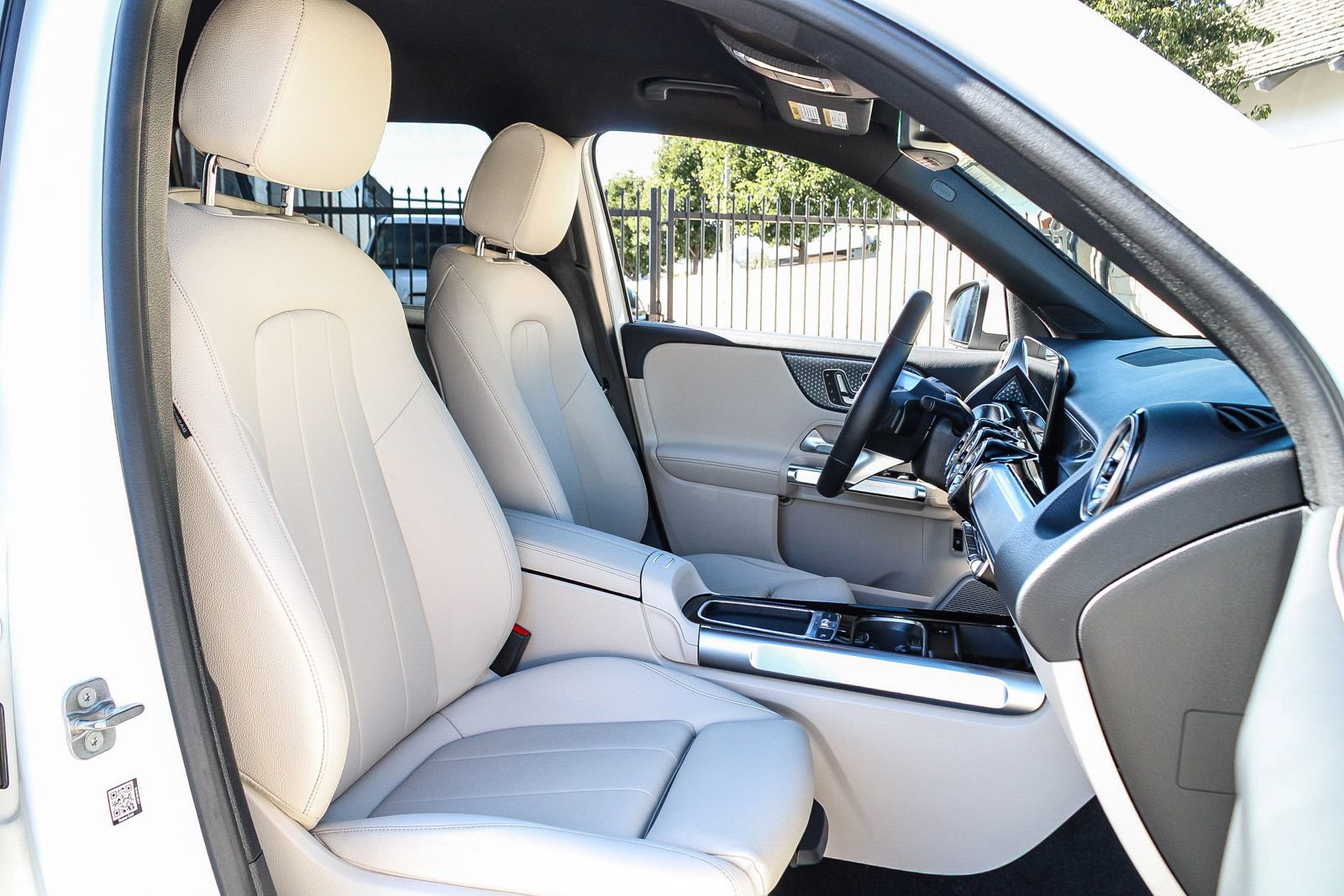 Certified 2025 Mercedes-Benz GLB 250 image 19