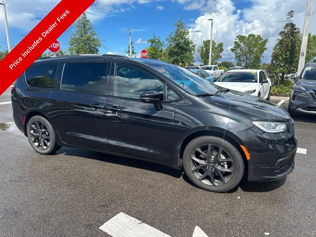 Used 2022 Chrysler Pacifica Touring-L w/ S Appearance Package FWD image 3