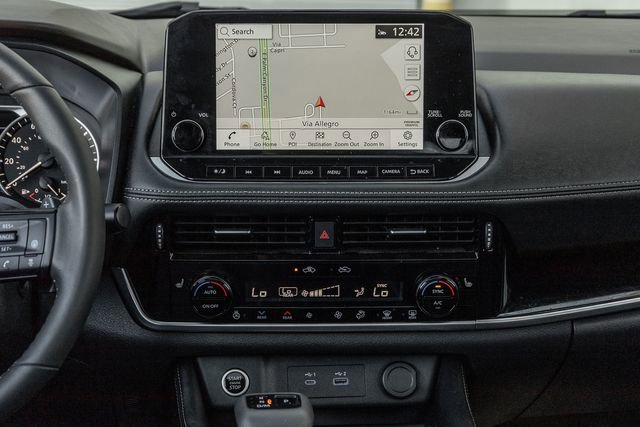 Used 2023 Nissan Rogue SL w/ SL Premium Package image 7