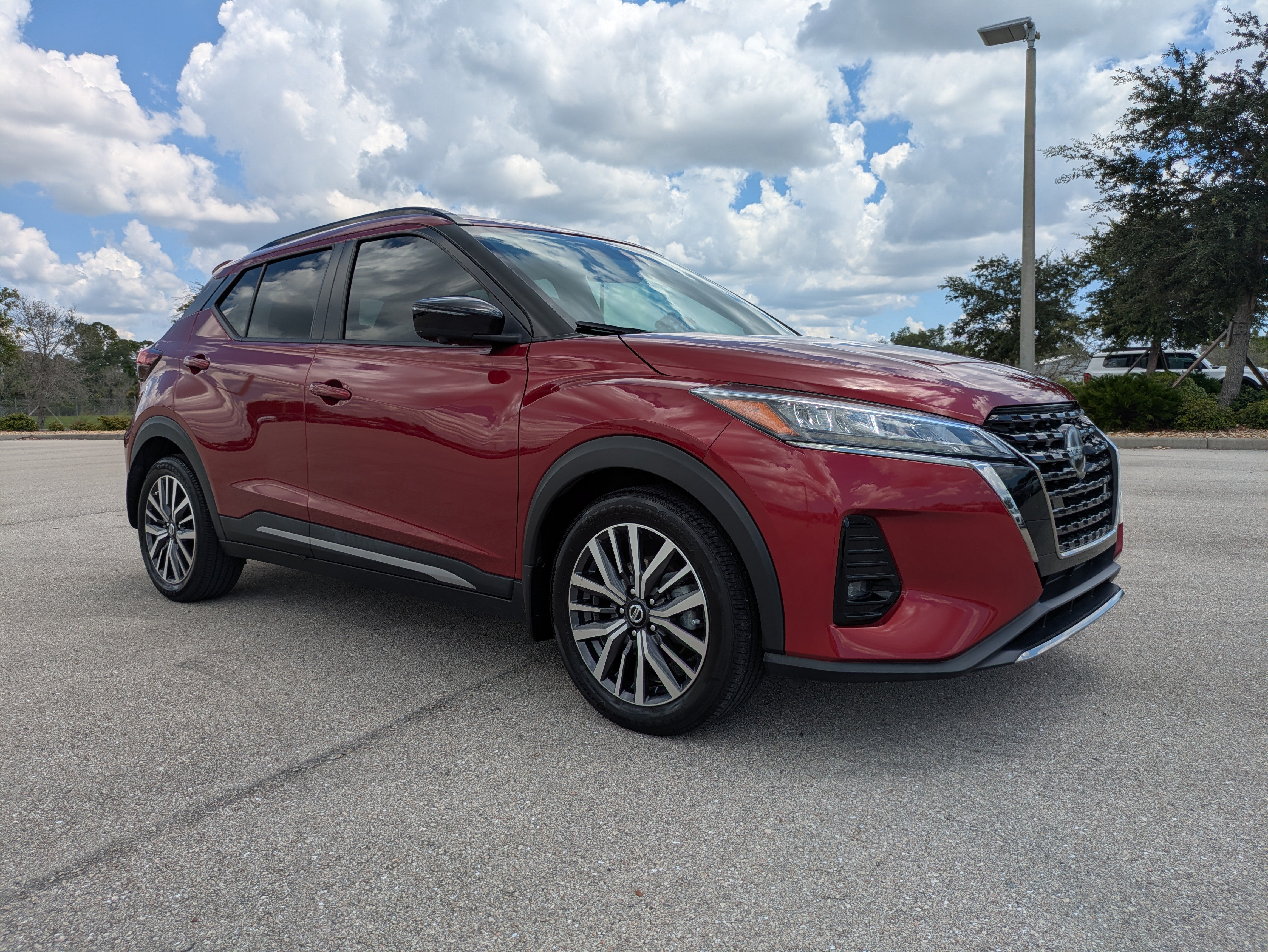 Used 2021 Nissan Kicks SR FWD image 2