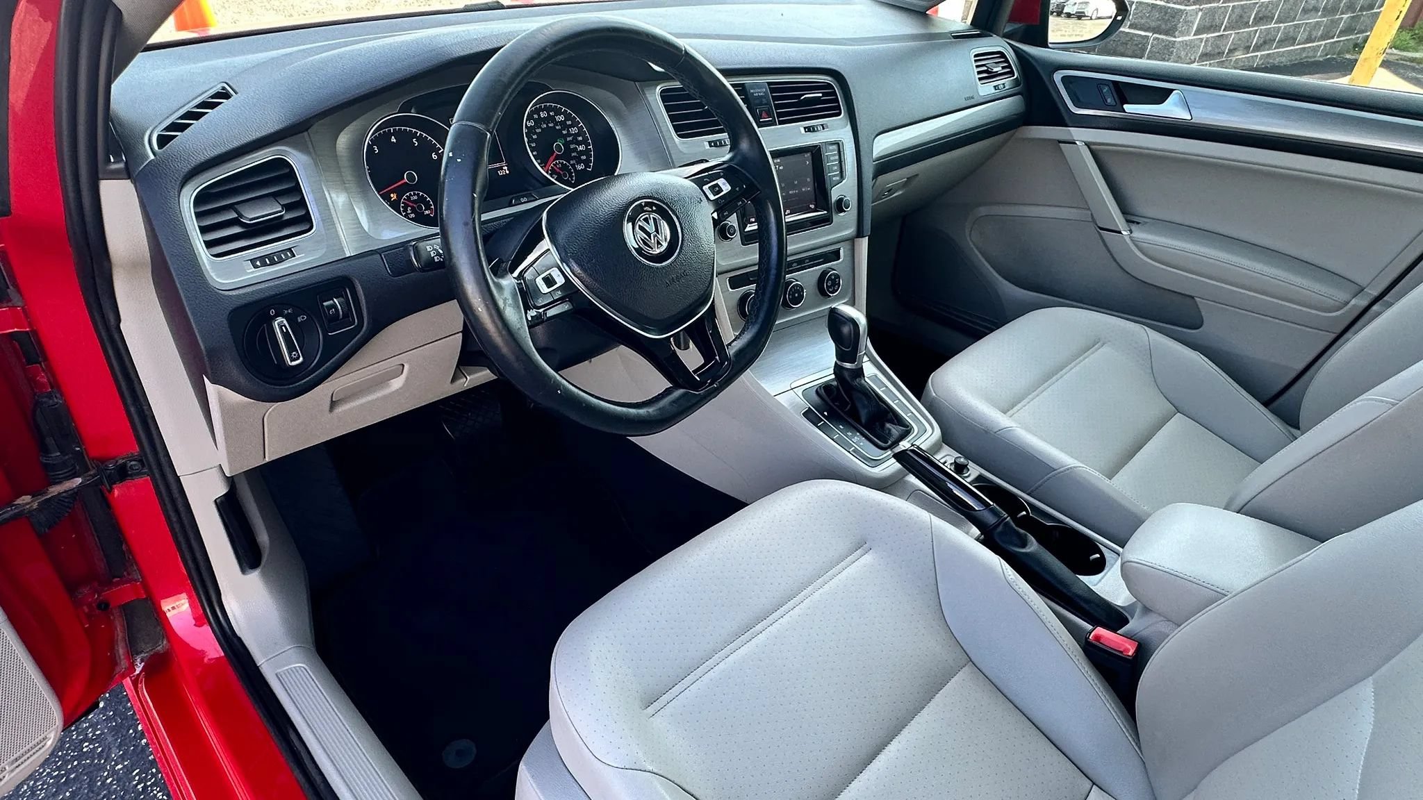 Used 2015 Volkswagen Golf S FWD image 13
