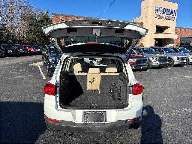 Used 2017 Volkswagen Tiguan S image 11