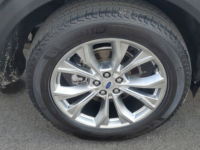 Certified 2024 Ford Explorer XLT w/ Equipment Group 202A AWD/4WD image 5