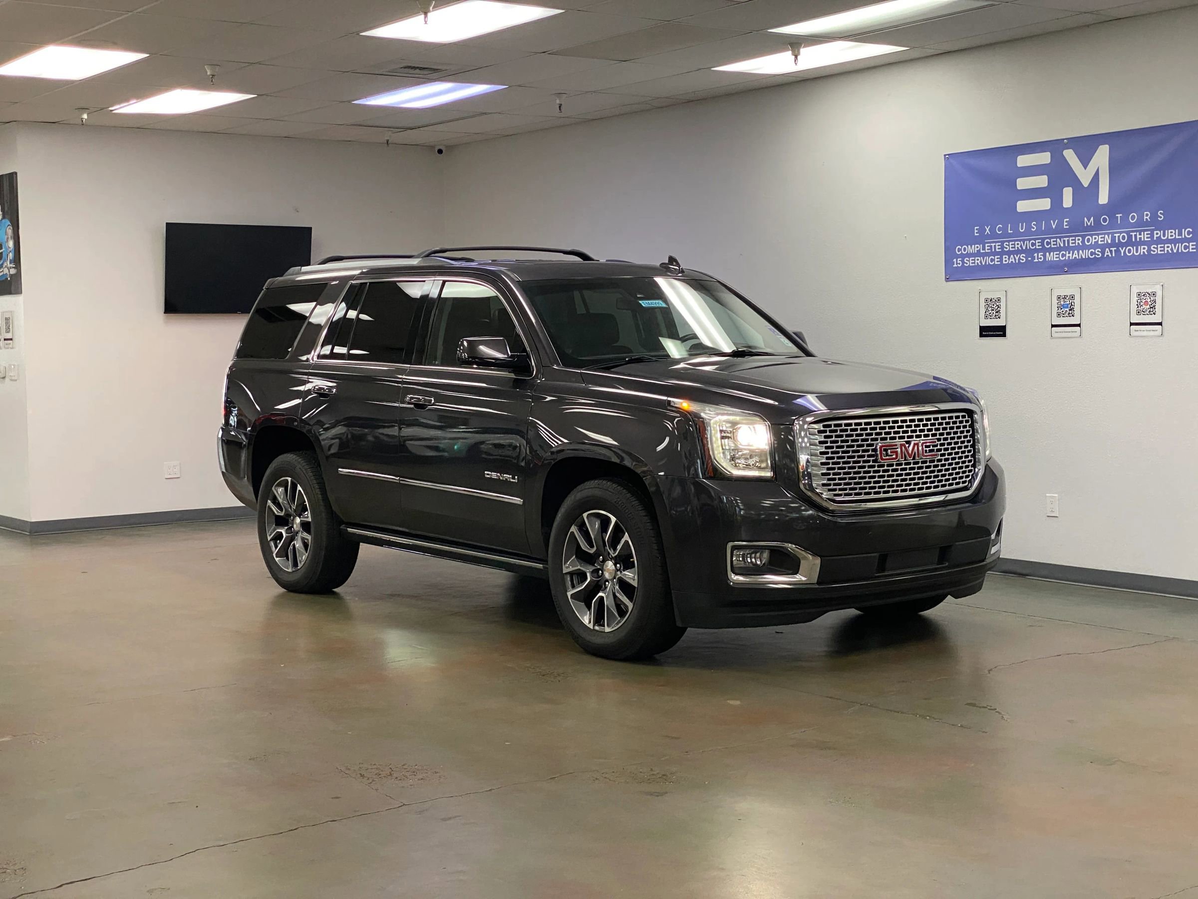Used 2017 GMC Yukon Denali w/ Open Road Package AWD/4WD image 2