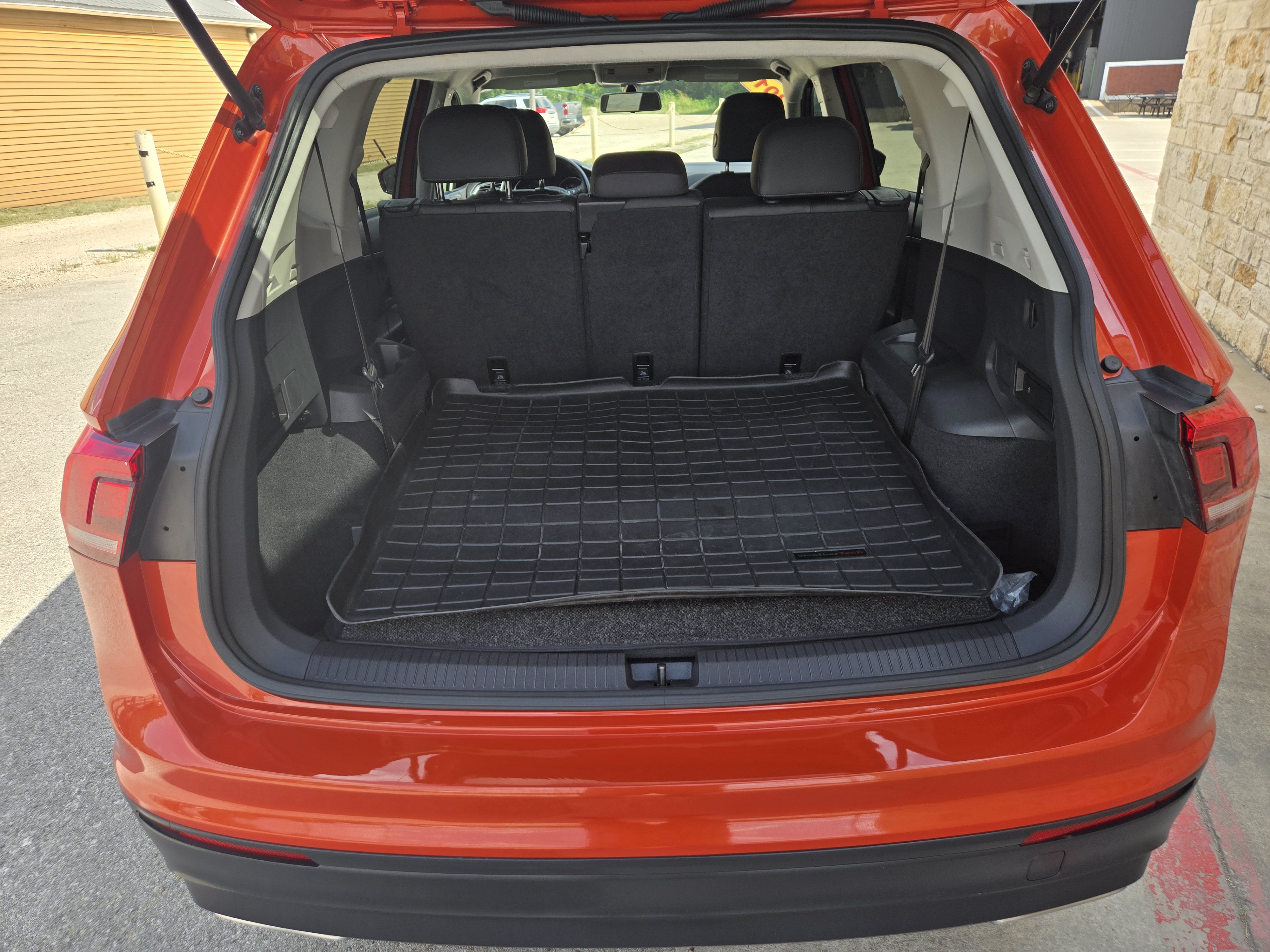 Used 2019 Volkswagen Tiguan SE FWD image 17