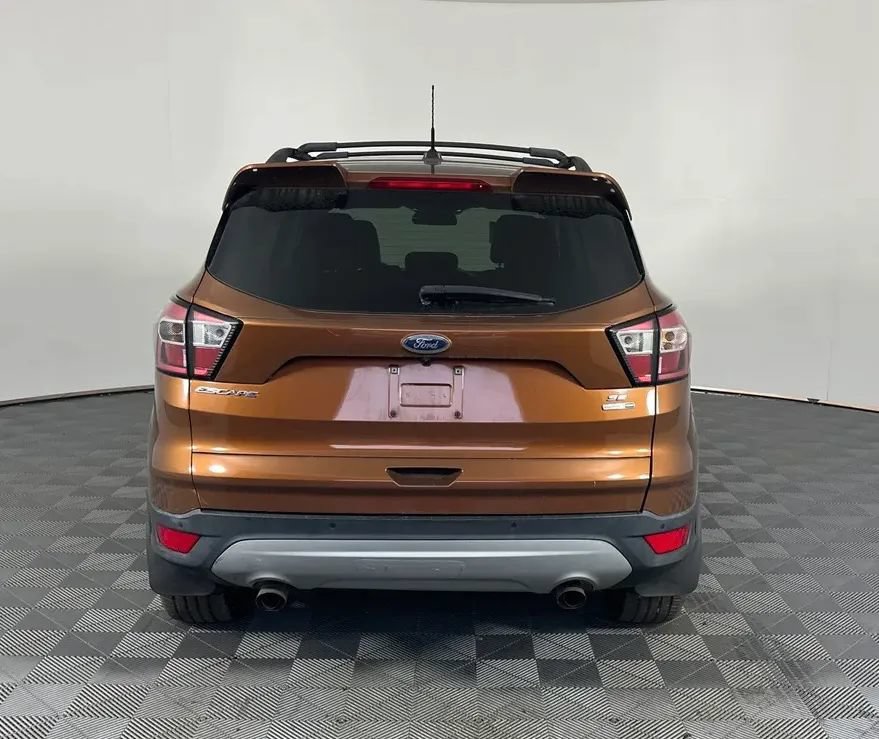 Used 2017 Ford Escape SE w/ SE Leather Comfort Package AWD/4WD image 2