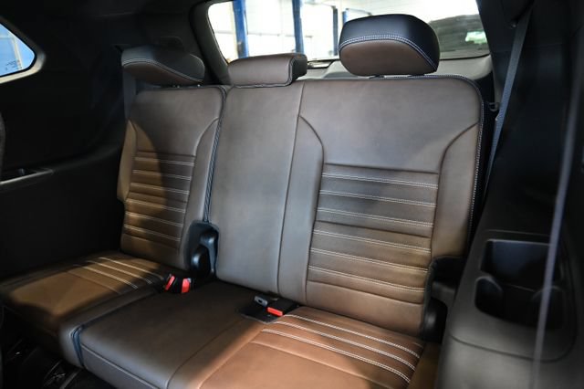 New 2026 GMC Acadia Denali Ultimate w/ LPO, Floor Liner Package AWD/4WD image 12
