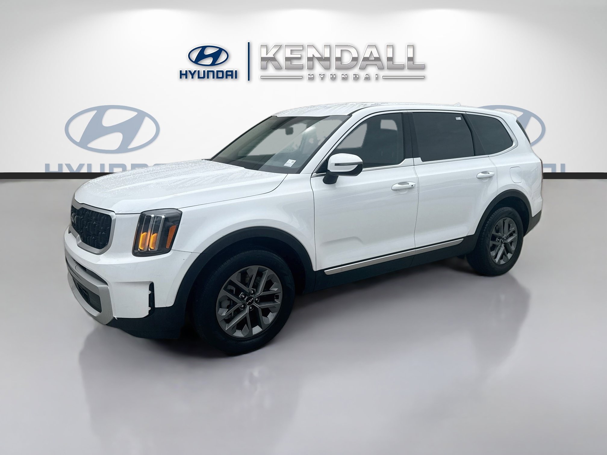 Used 2024 Kia Telluride LX FWD image 3