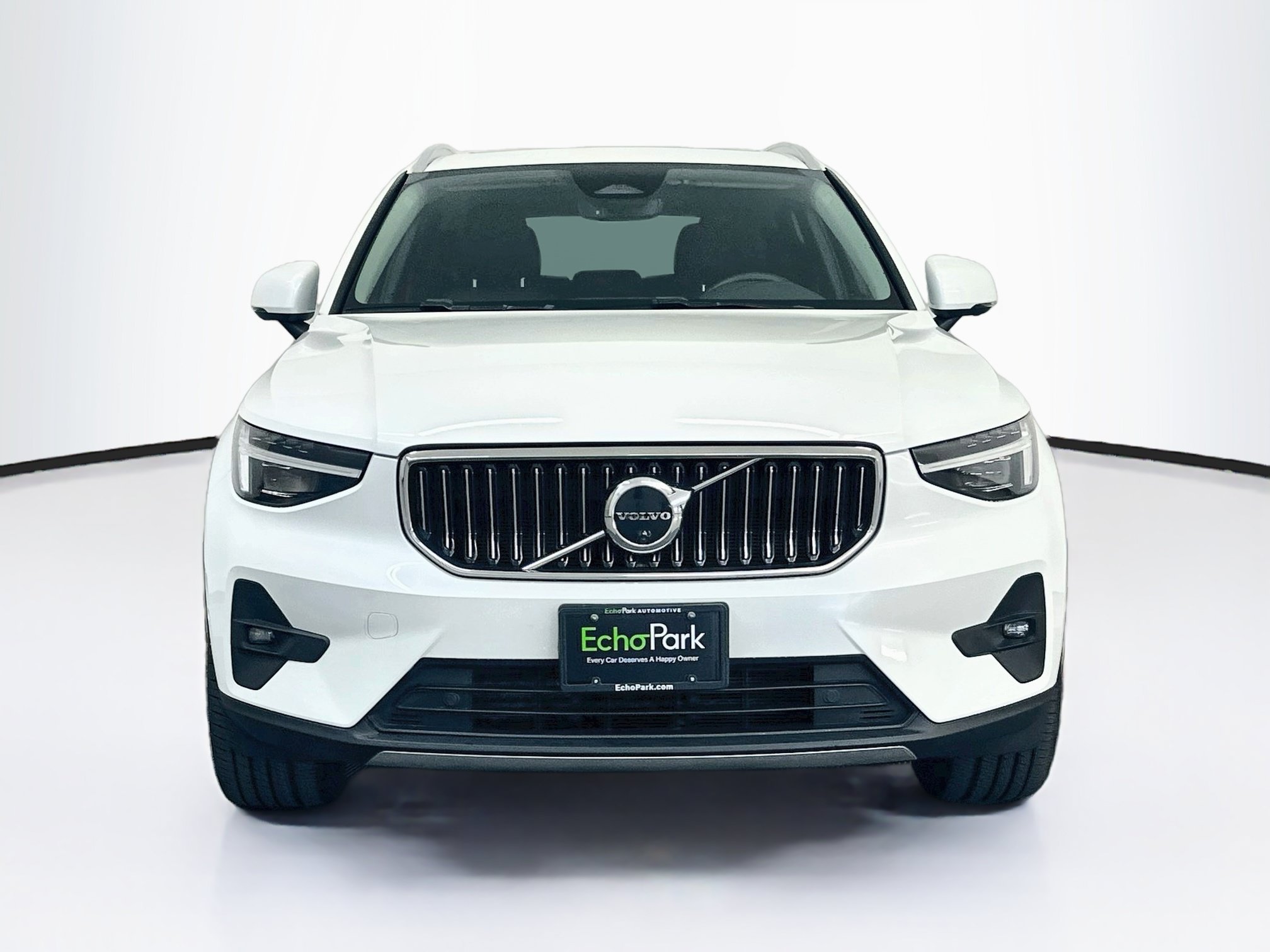Used 2023 Volvo XC40 B5 Ultimate AWD/4WD image 2