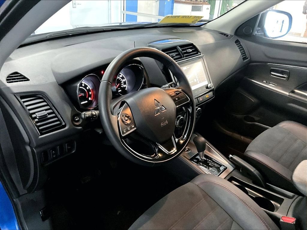 Used 2025 Mitsubishi Outlander Sport SE AWD/4WD image 8