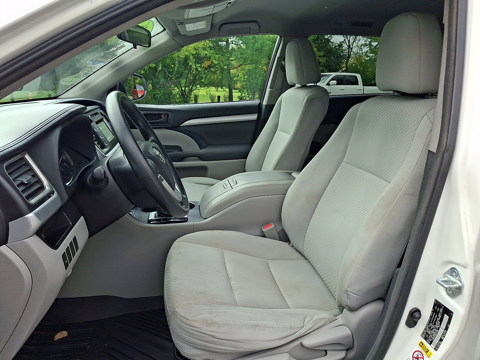 Used 2016 Toyota Highlander LE AWD/4WD image 13