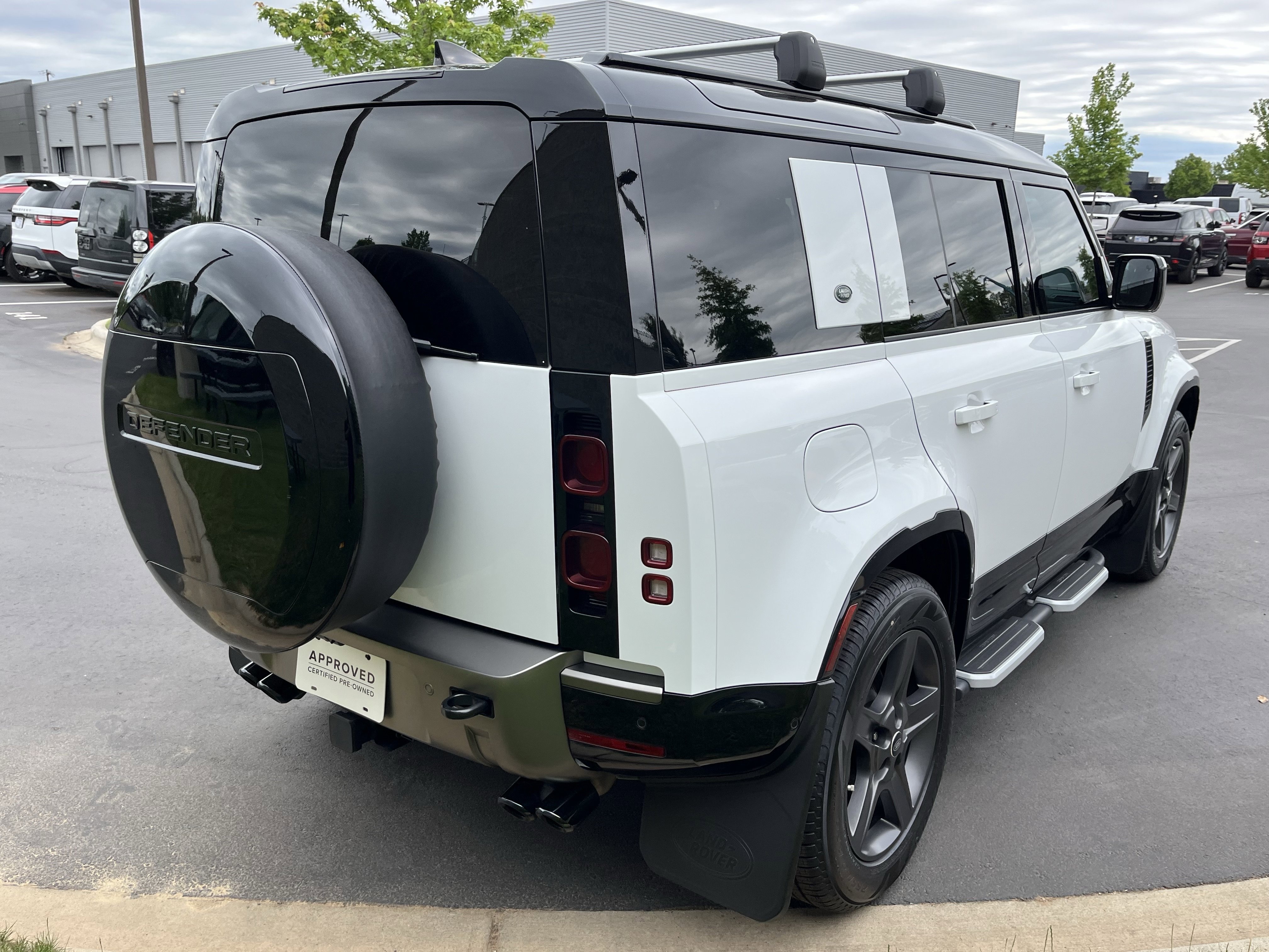 Certified 2024 Land Rover Defender 110 X-Dynamic SE AWD/4WD image 7