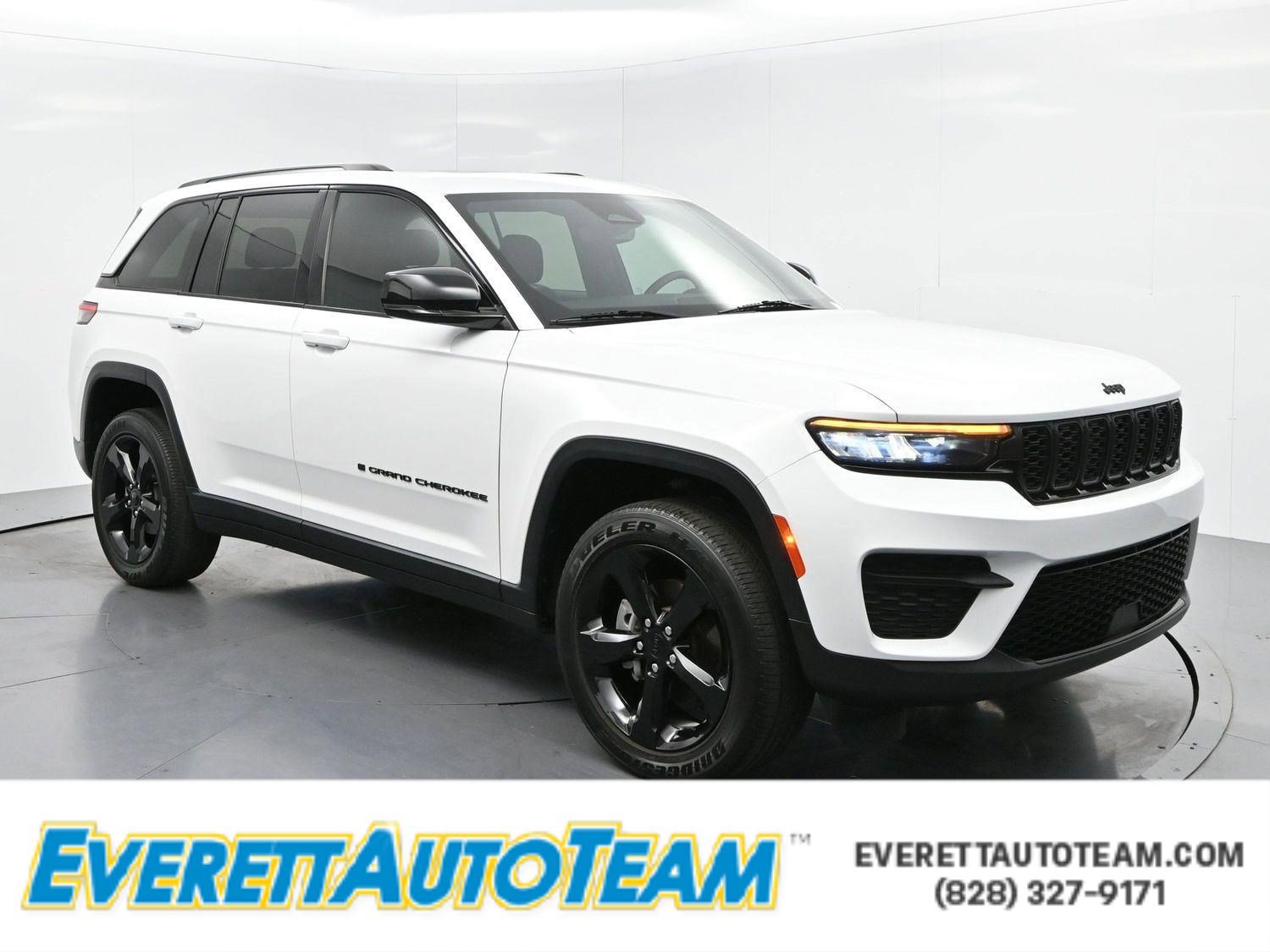 Used 2023 Jeep Grand Cherokee Altitude AWD/4WD image 1