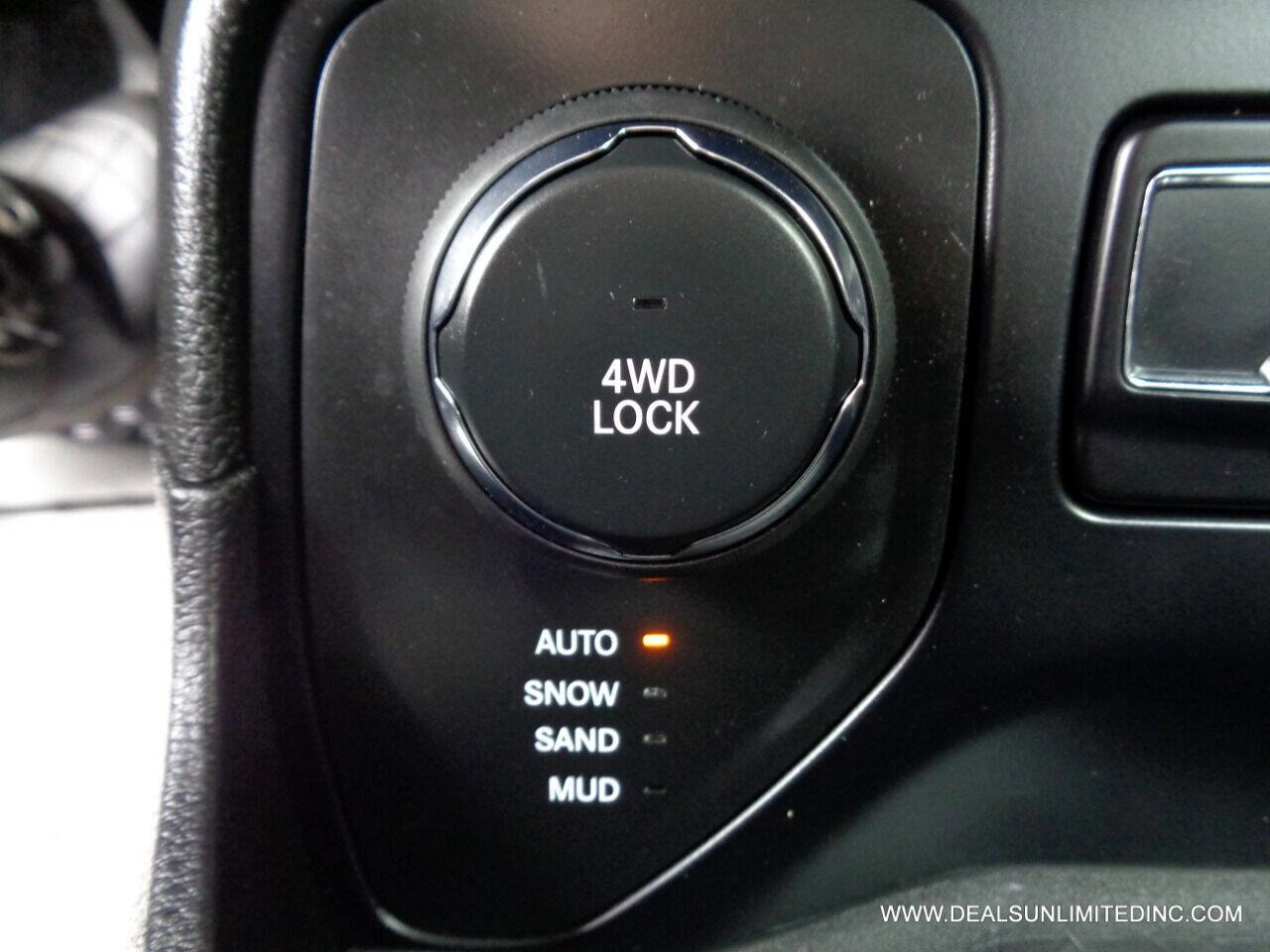 Used 2017 Jeep Renegade Altitude image 10