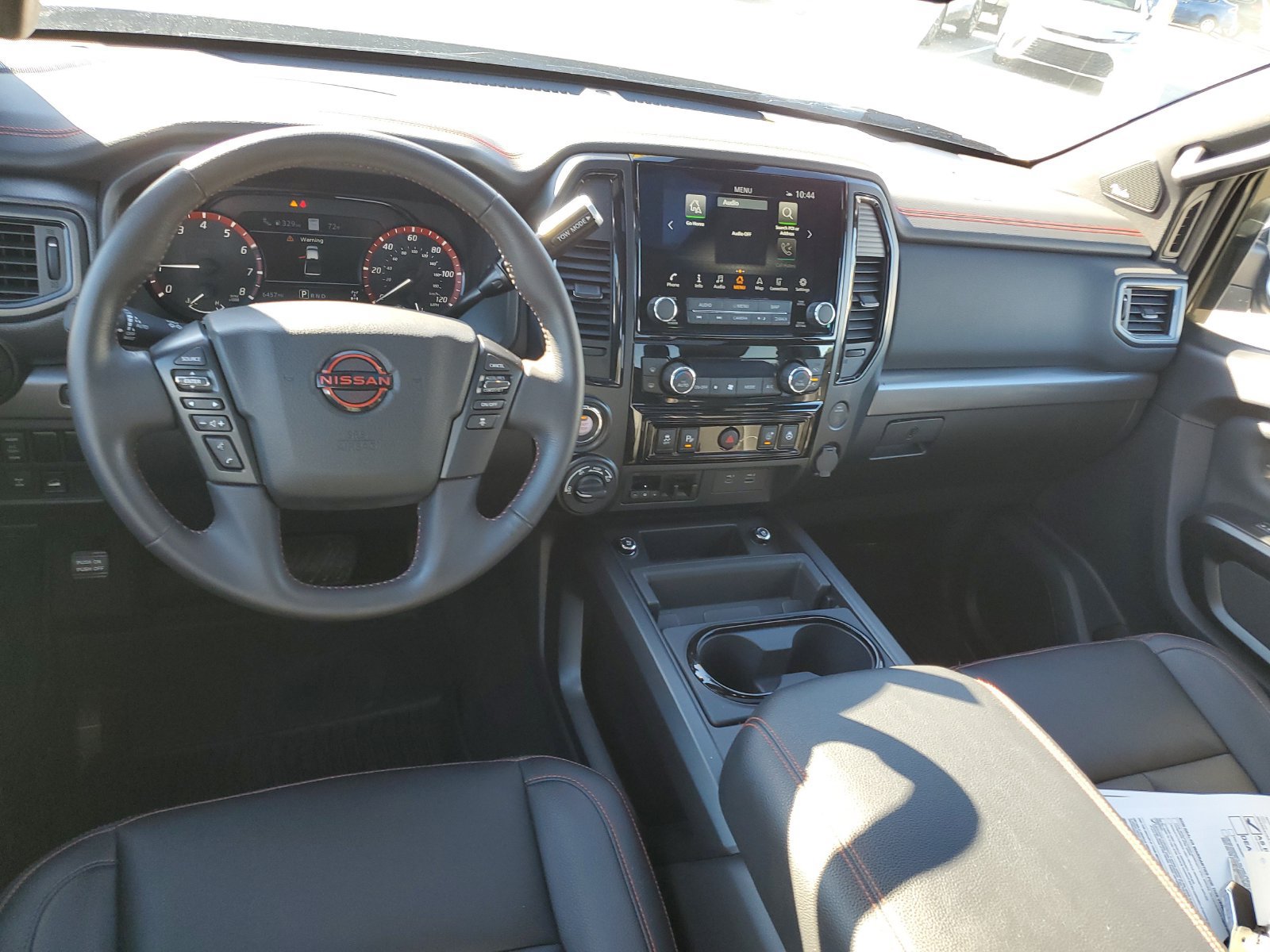 Used 2024 Nissan Titan PRO-4X w/ Pro-4x Convenience Package AWD/4WD image 10
