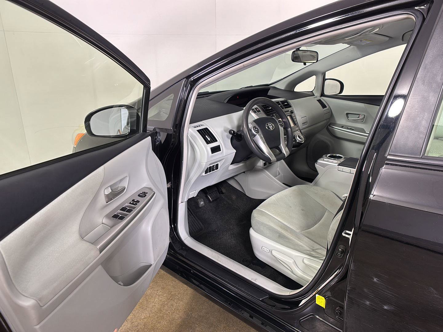 Used 2014 Toyota Prius V Three FWD image 2