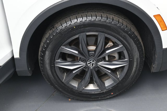Used 2022 Volkswagen Tiguan SE AWD/4WD image 37