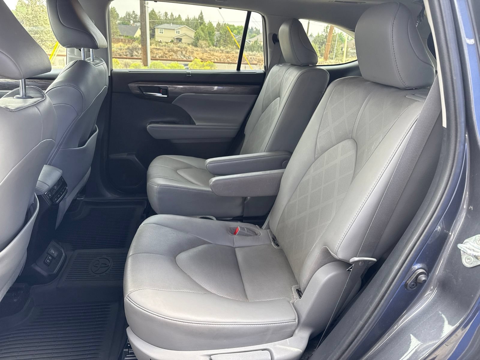 Used 2020 Toyota Highlander Platinum AWD/4WD image 22