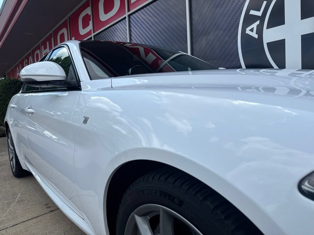 Used 2022 Alfa Romeo Giulia Ti AWD/4WD image 2