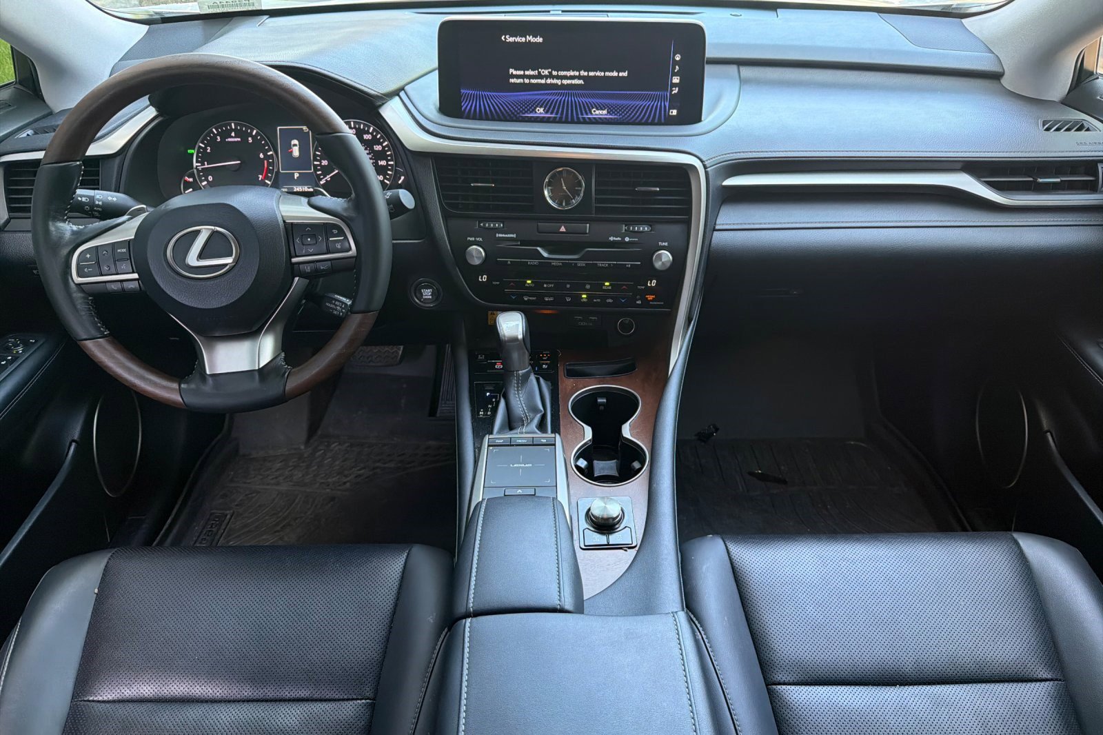 Certified 2022 Lexus RX 350L Premium w/ Premium Package AWD/4WD image 17