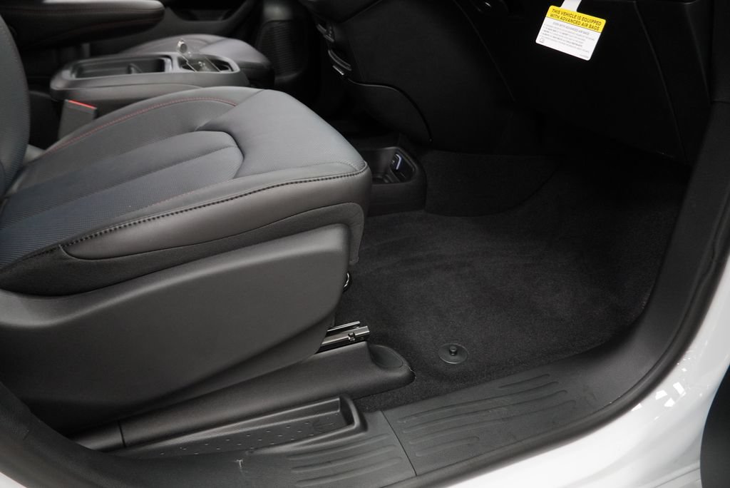 New 2027 Chrysler Pacifica Select AWD/4WD image 36