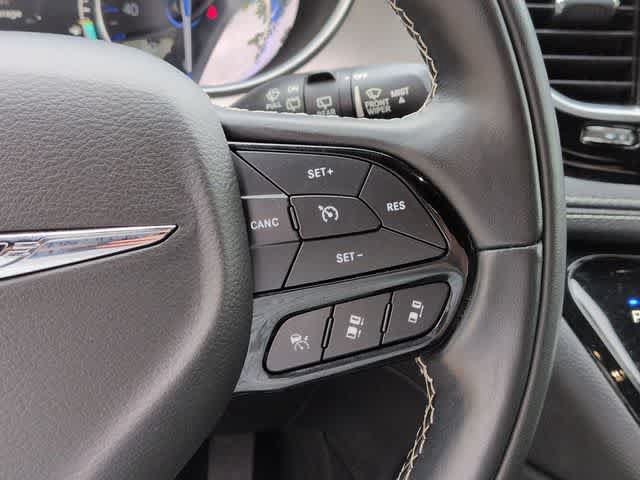 Used 2022 Chrysler Pacifica Limited w/ Uconnect Theater Family Group AWD/4WD image 26