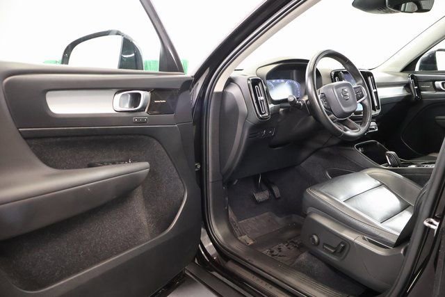 Used 2020 Volvo XC40 T5 Momentum w/ Protection Package image 8