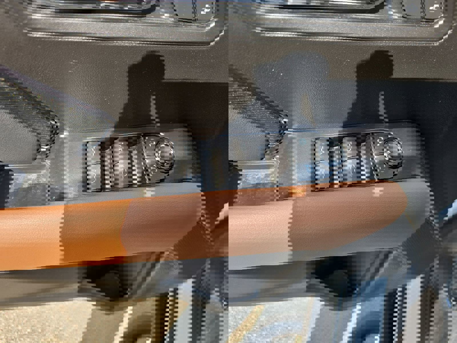 Used 2025 GMC Canyon AT4 w/ Nightfall Edition image 30