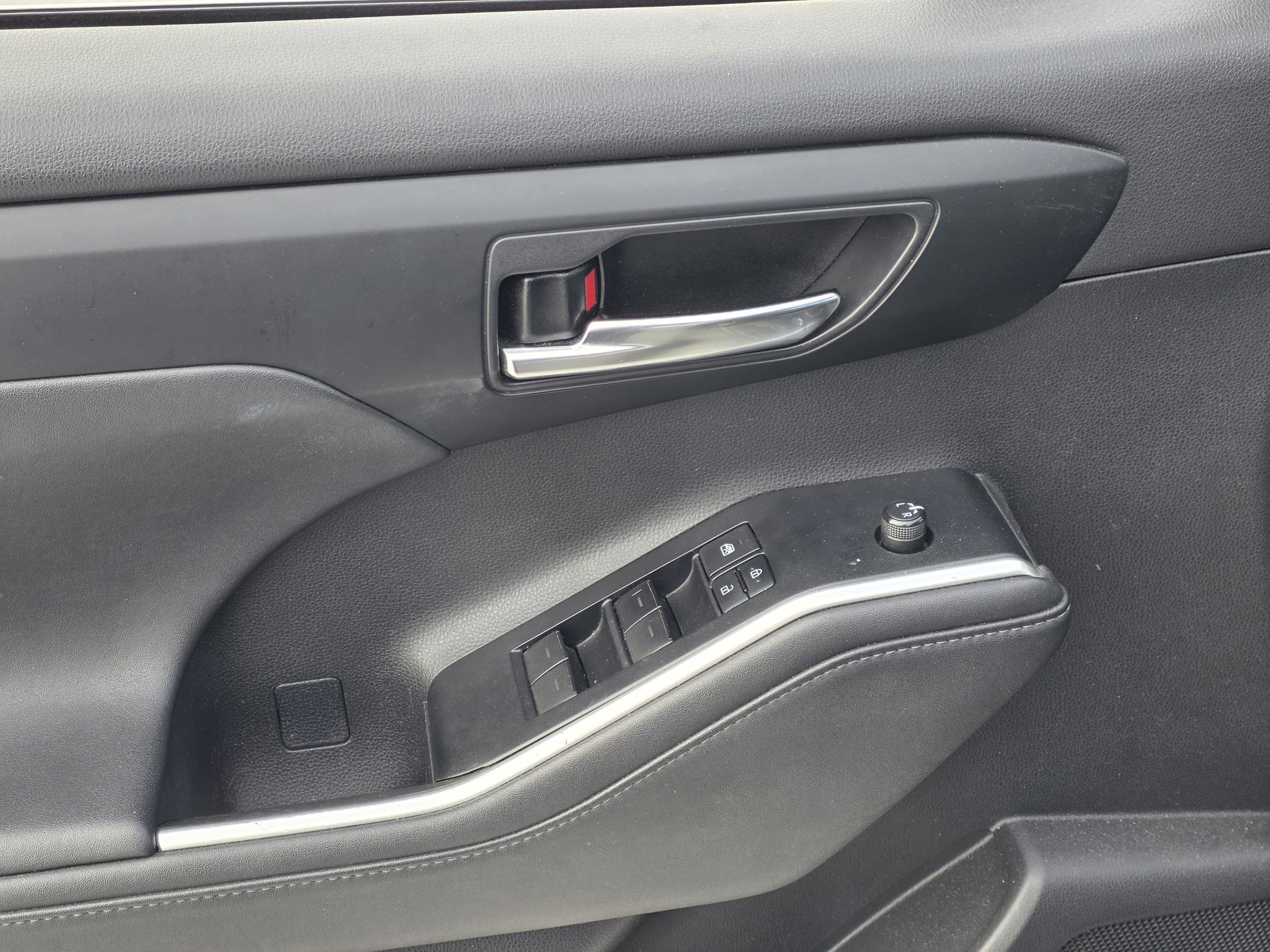 Used 2020 Toyota Highlander XLE image 10