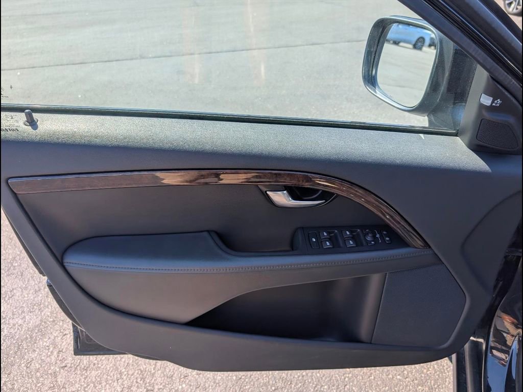 Used 2016 Volvo XC70 T5 Premier w/ Proximity Package AWD/4WD image 9