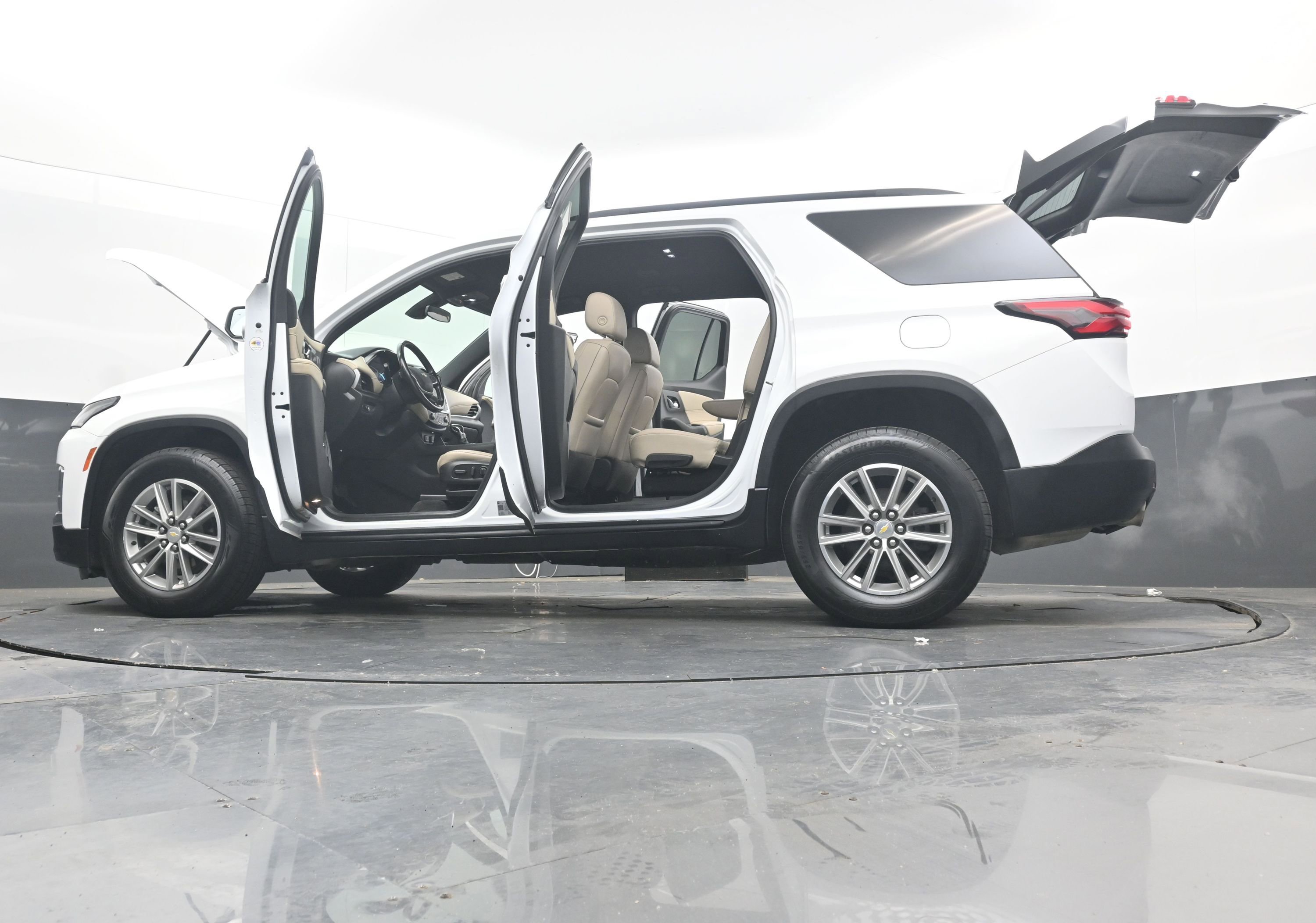 Used 2022 Chevrolet Traverse LT AWD/4WD image 42