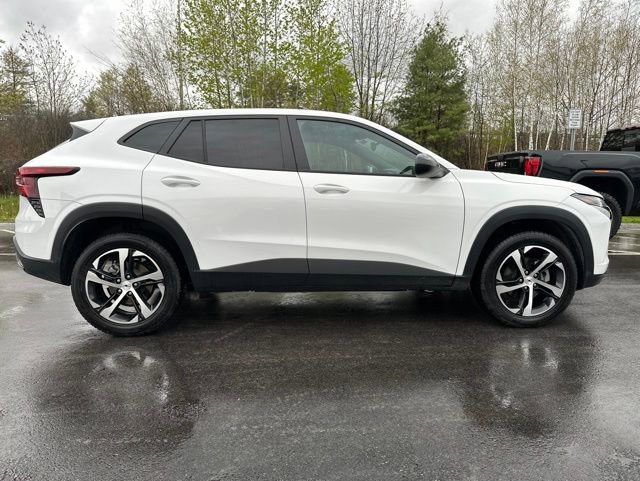 Used 2025 Chevrolet Trax RS w/ Sunroof Package FWD image 5