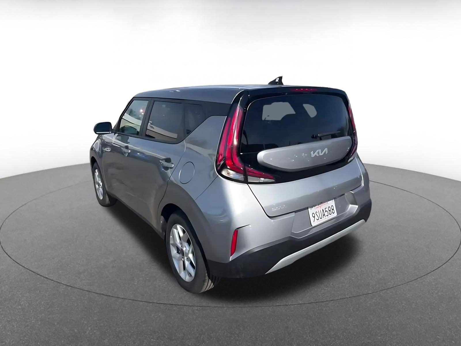 Used 2025 Kia Soul LX w/ LX Technology Package FWD image 11