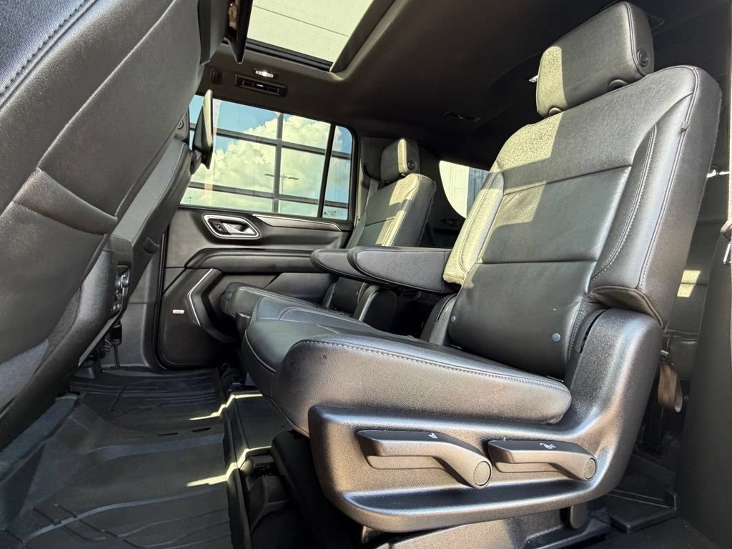 Used 2024 Chevrolet Suburban Z71 w/ Luxury Package AWD/4WD image 23