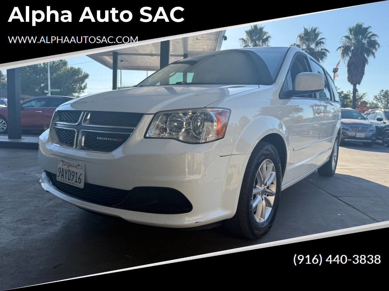 Used 2014 Dodge Grand Caravan SXT FWD image 1