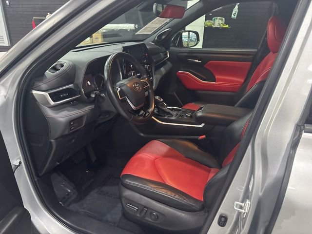 Used 2022 Toyota Highlander XSE AWD/4WD image 10