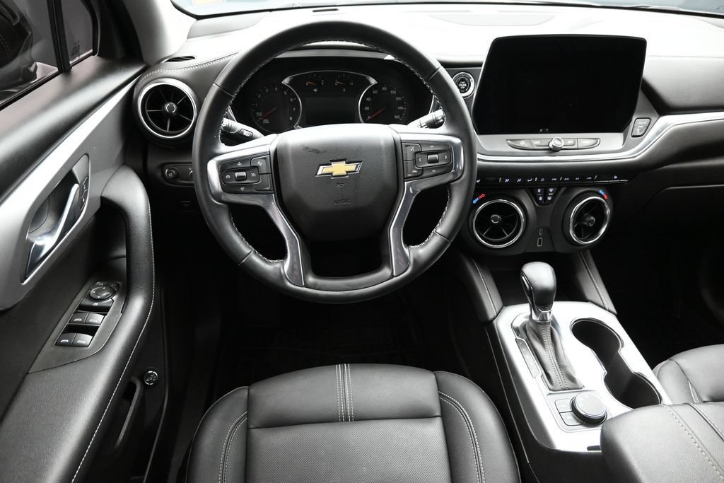 Used 2024 Chevrolet Blazer LT w/ Midnight/Sport Edition FWD image 3