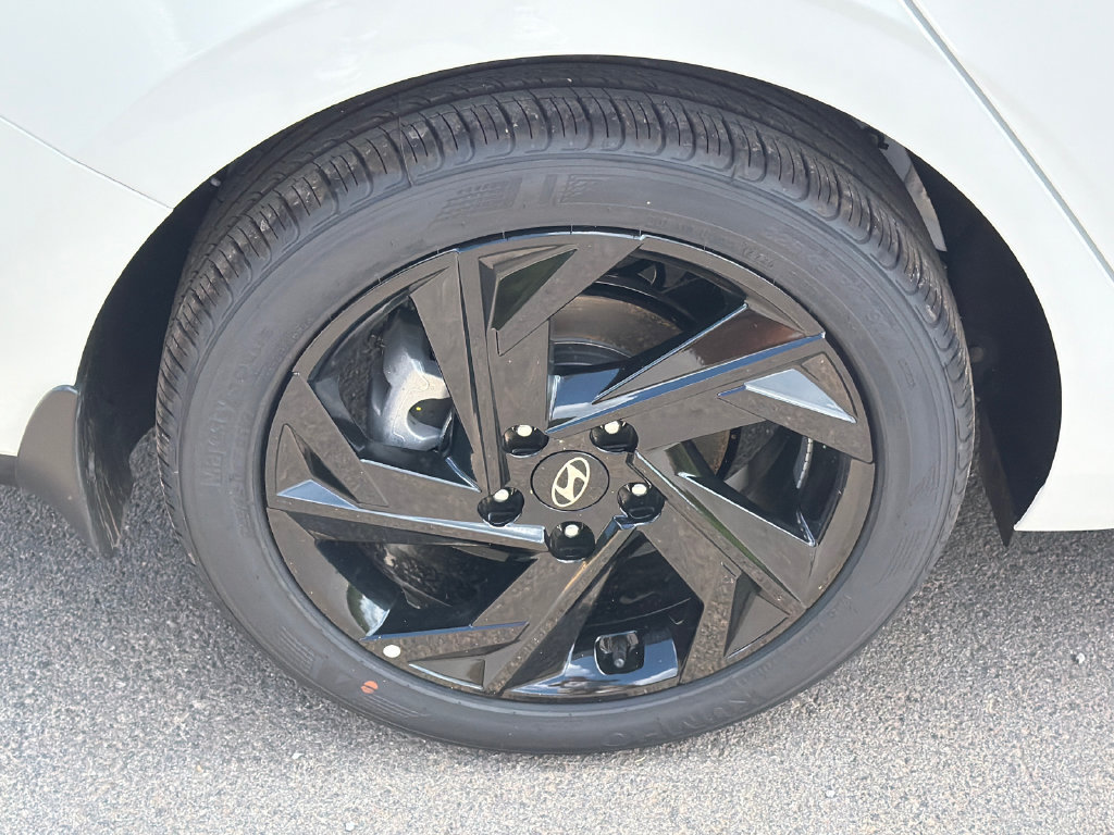 New 2026 Hyundai Elantra SEL Sport FWD image 18
