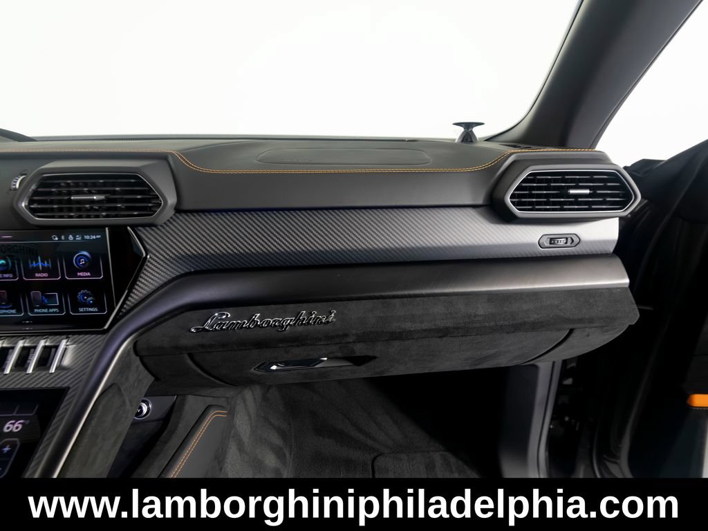 Used 2024 Lamborghini Urus Performante AWD/4WD image 35
